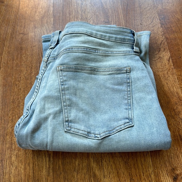 LC Lauren Conrad Mid Rise Slim Fit Boyfriend Jeans Brigitte Light Wash Denim NWT - Picture 3 of 11